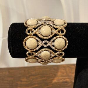 Elegant Gold and Cream Bracelet